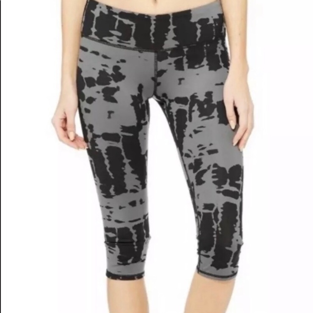 ALO Yoga | Airbrush Capri Leggings